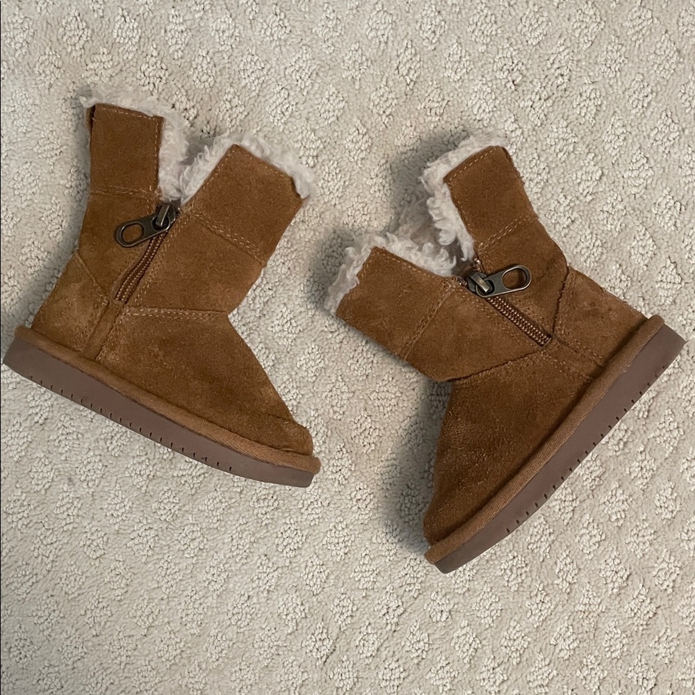 Koolaburra Tan Suede Toddler Boots with zipper size 6